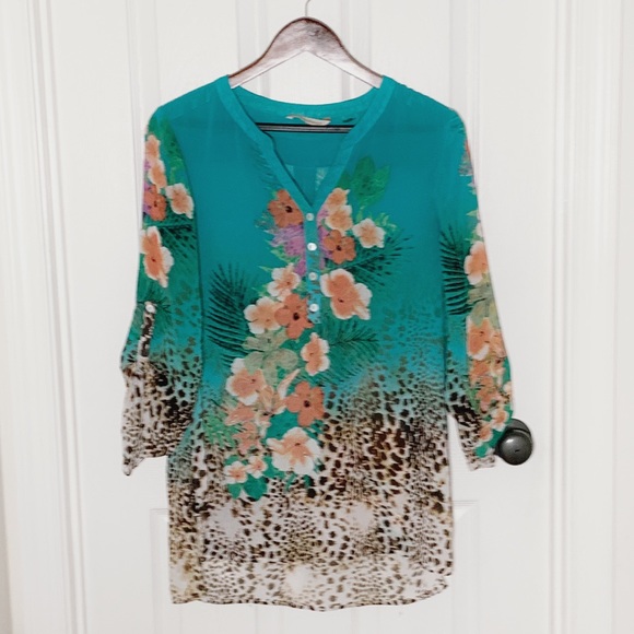 Soft Surroundings Tops - Soft Surroundings V-Neck Tunic Floral & Leopard Sm Soft Surroundings Tops - Soft Surroundings V-Neck Tunic Floral & Leopard Sm